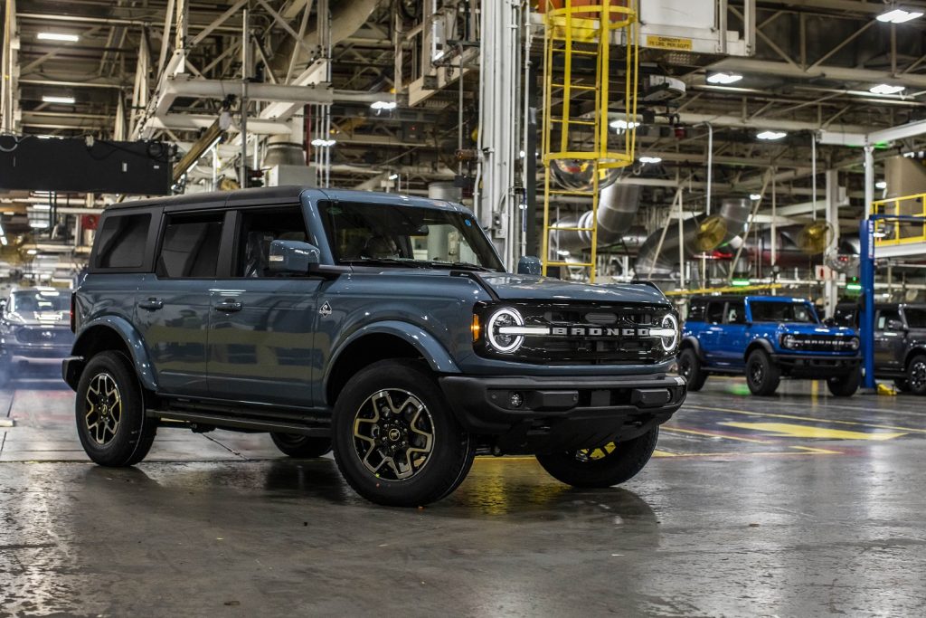 2021-Ford-Bronco-Four-Door-Outer-Banks-Area-51-Michigan-Assembly-Plant-Exterior-001-Front-Three-Quarters